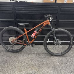 Trek Roscoe 7 Gen 3 Medium/Large Frame