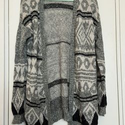 Pink Republic Gray and Black Geometric Cardigan