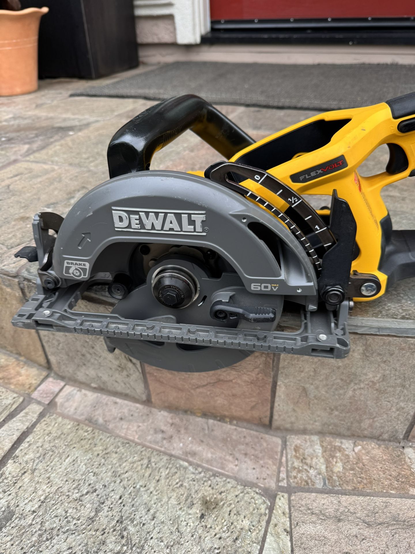 Dewalt 60v 7-1/4 Skill saw