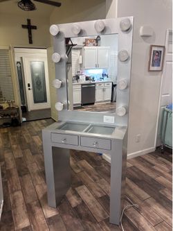 Vanity table