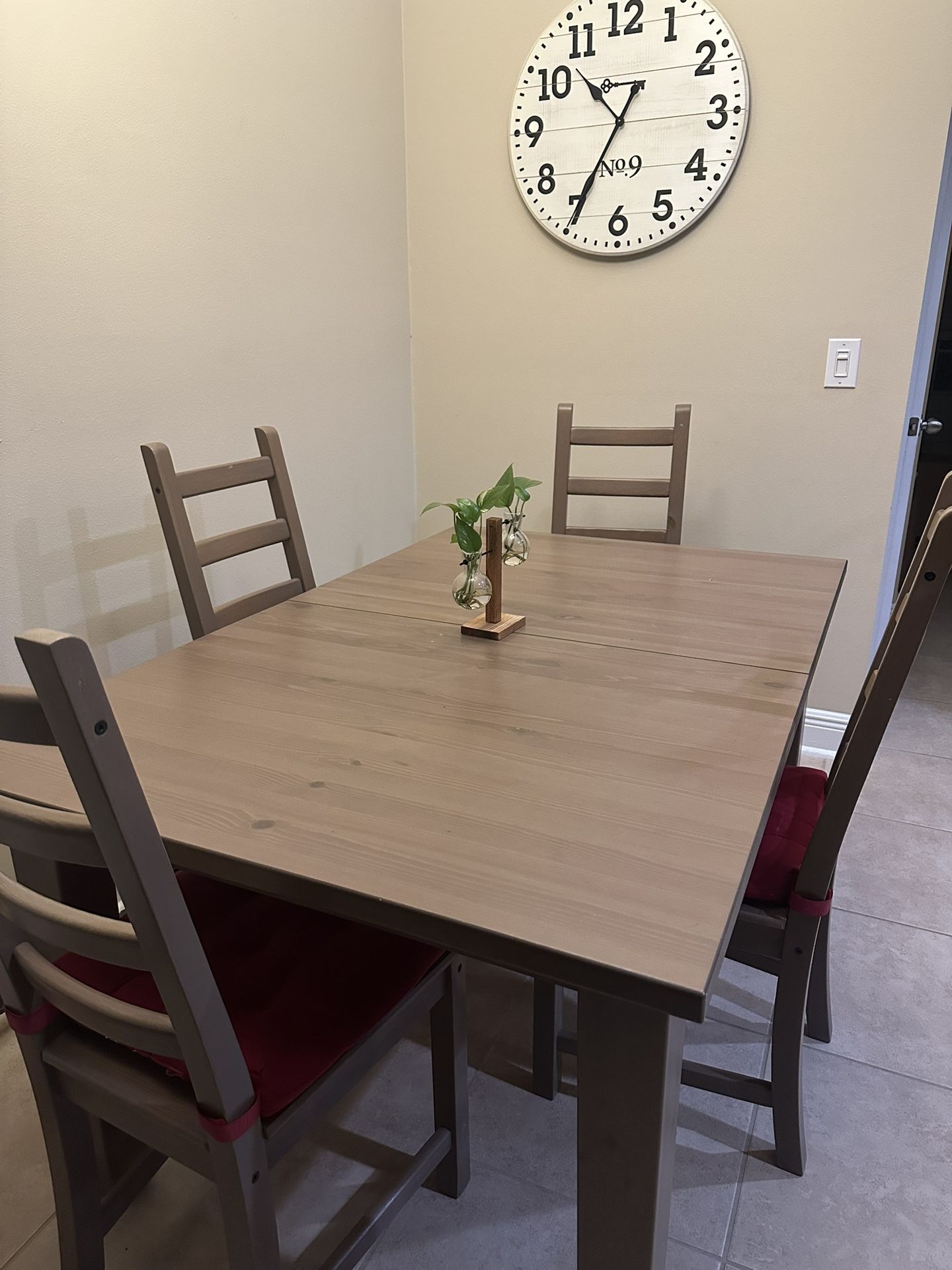Luxurious Dining Table