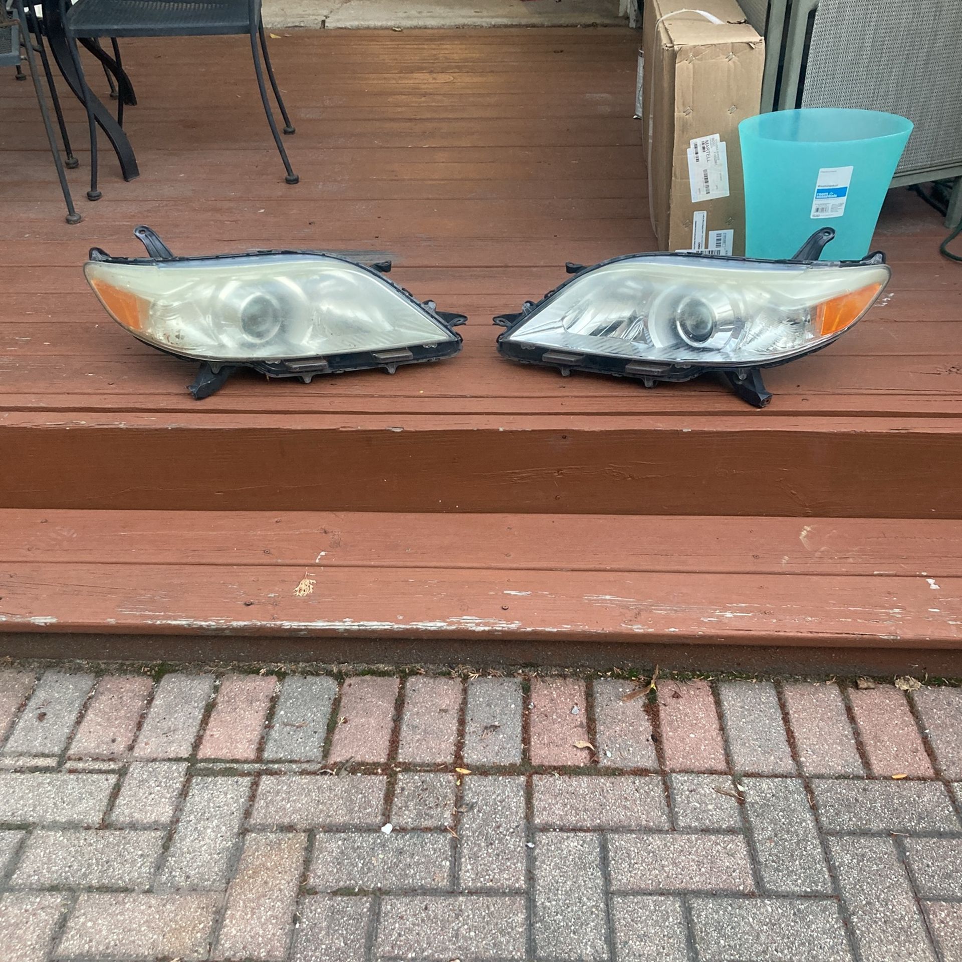 2012 Toyota Sienna Headlights