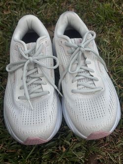 Brooks Adrenaline GTS 23 athletic running shoes in white with pink accents. US 9. Preowned in good condition Pet & Smoke Free Home. Check photos for