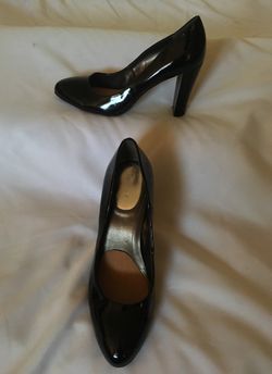 Semi New Calvin Klein Olive high heels Sz 9 M