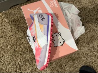 2c New Hello Kitty pumas