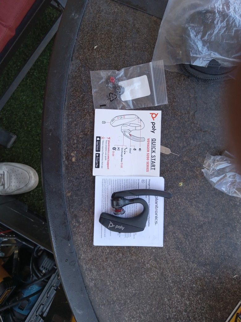 Poly Voyager 5200