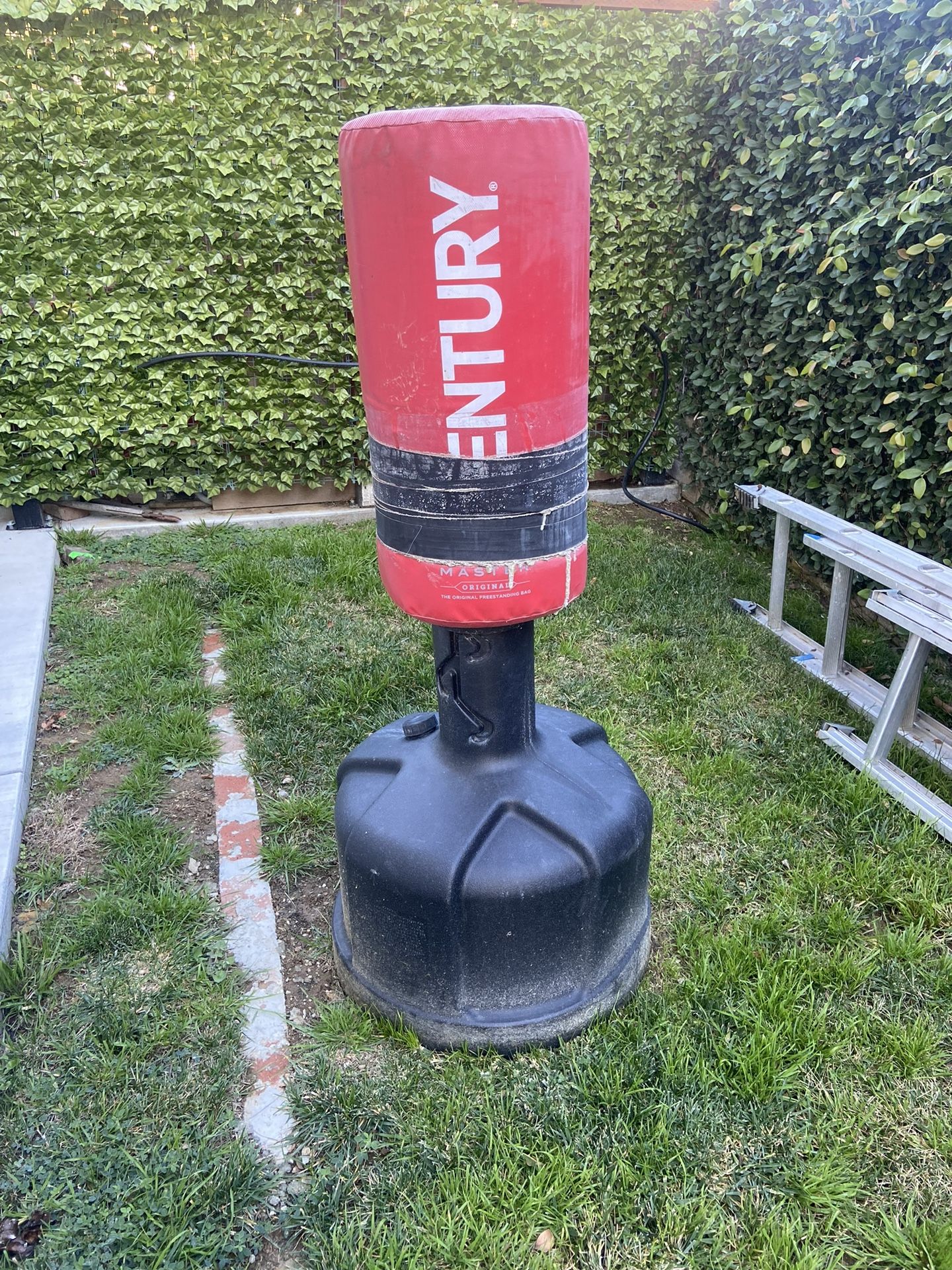 Century Wavemaster Freestanding Heavy Bag