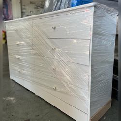 Dresser/ Eight drawers dresser