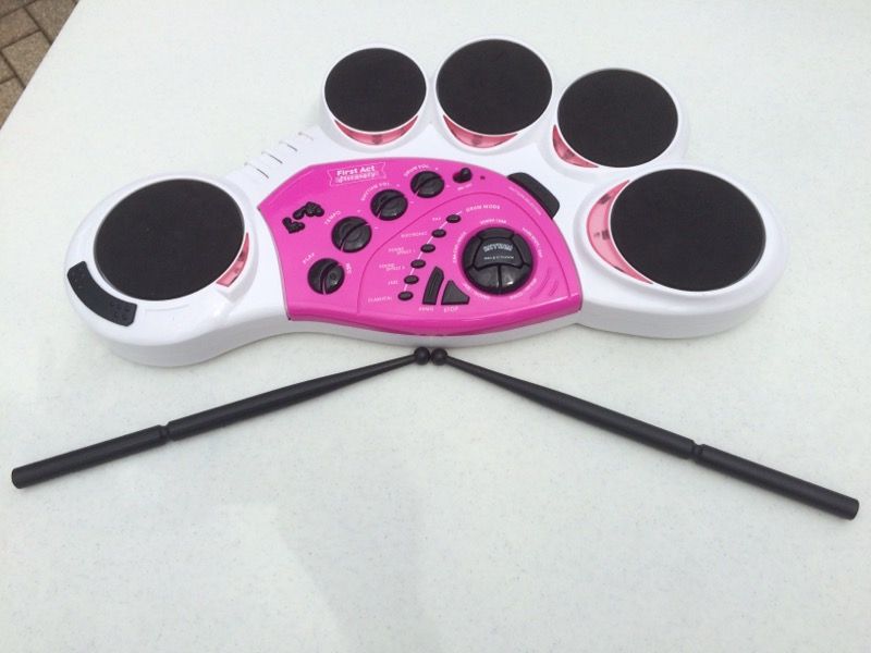 Drum set - By: First Act