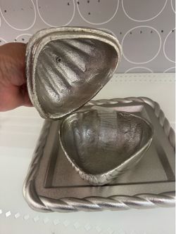 Elegant shell and tray decorated