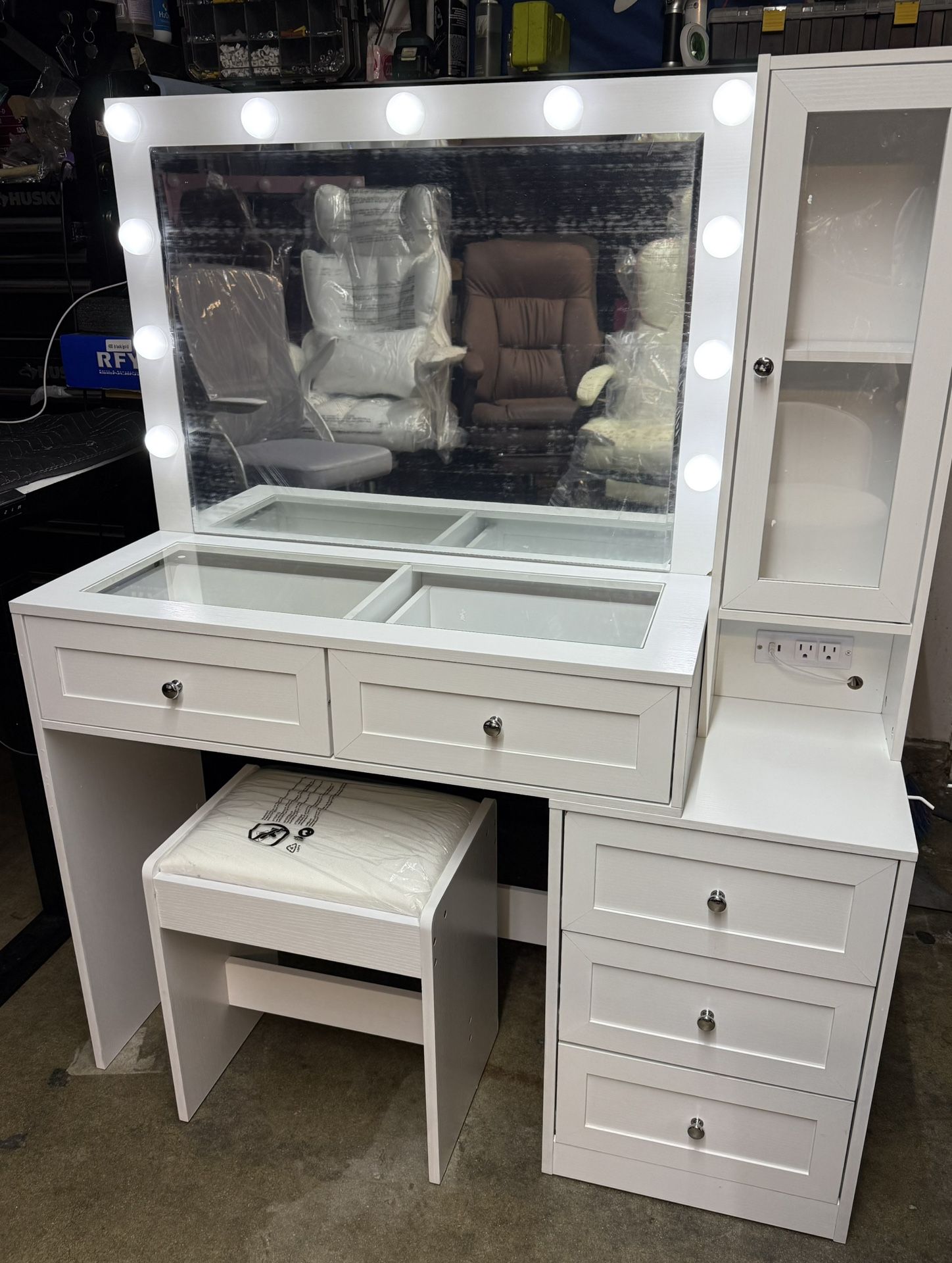 Vanity Desk with Mirror & 11 Lights