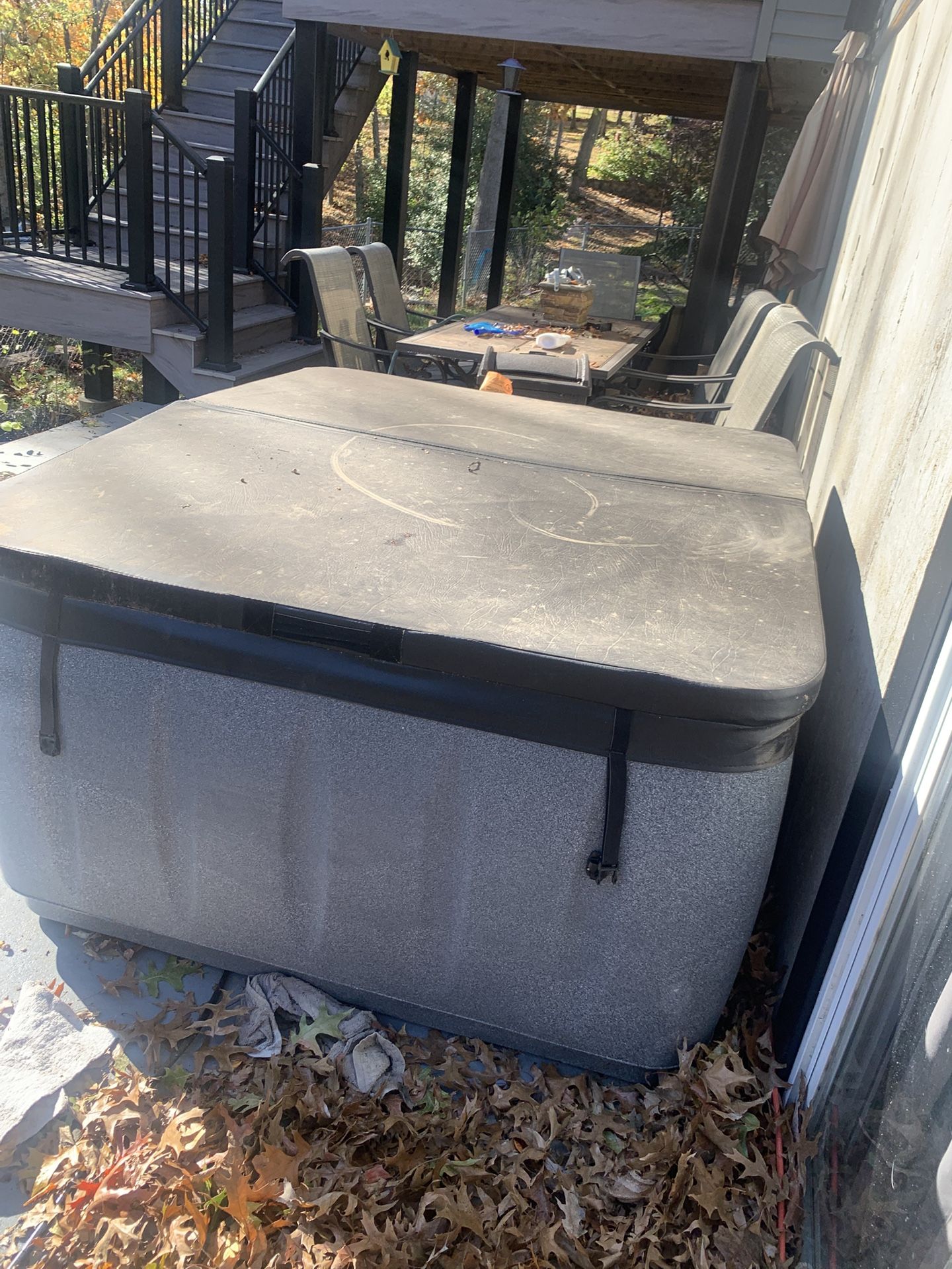 Hot Tub (Free) (jets And Heater Work, Leak In A Jet)