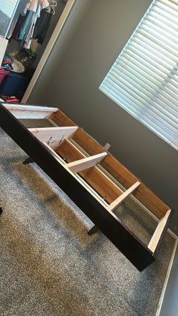 Twin floating bed