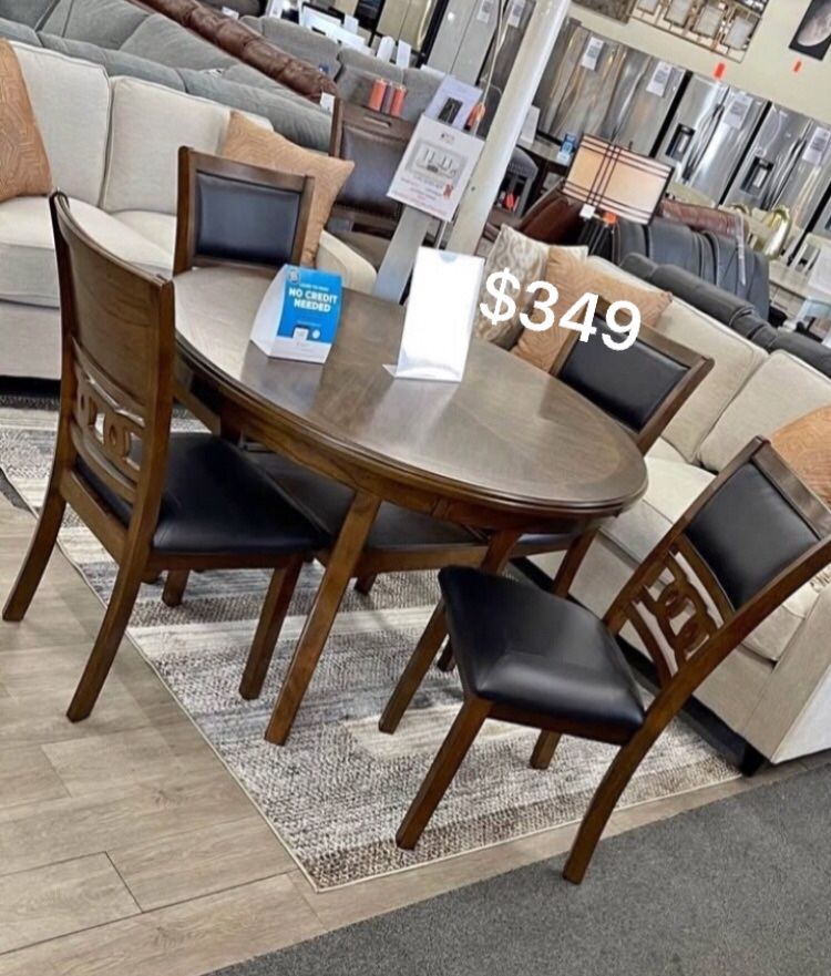 Beautiful! 5-pc Dining Table Set Walnut Finish