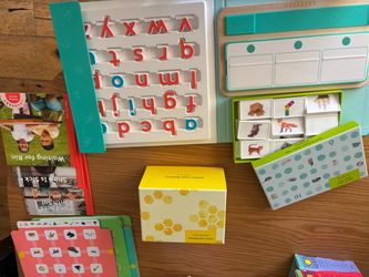 Lovevery Reader Kit items