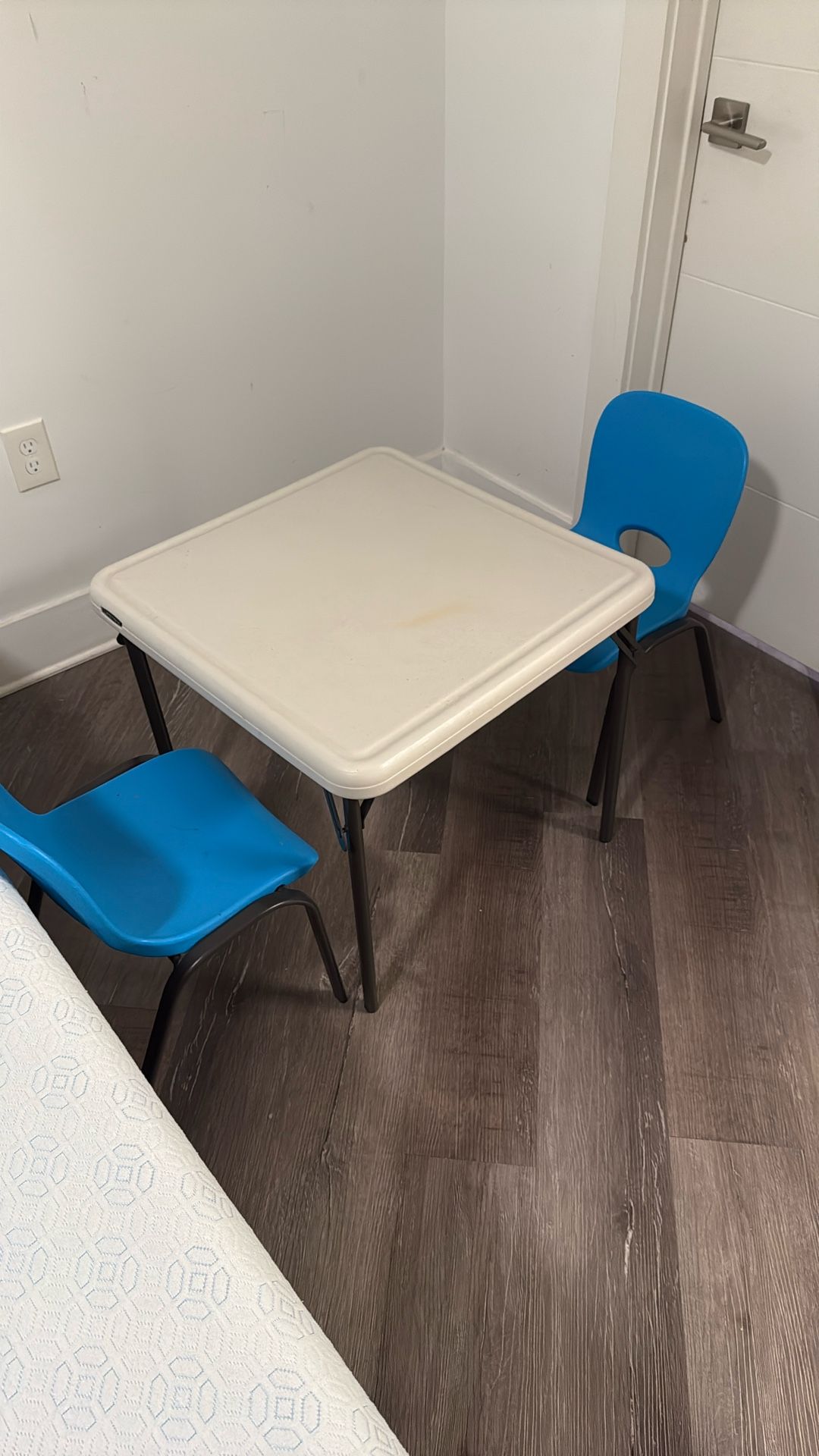 Lifetime Kids 2 Chair and 1 Table