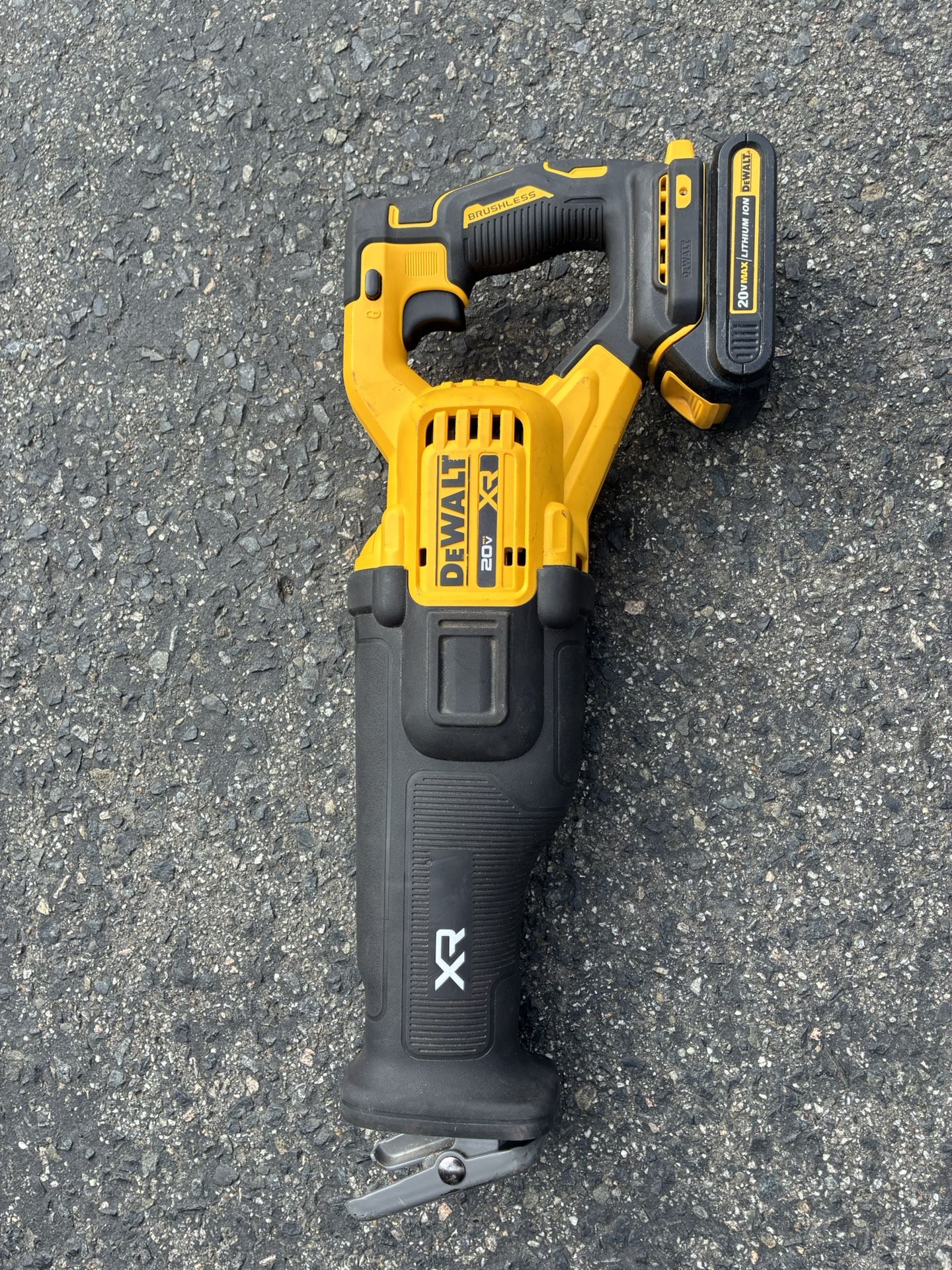 Dewalt SAWZALL dCS384 (used Once)