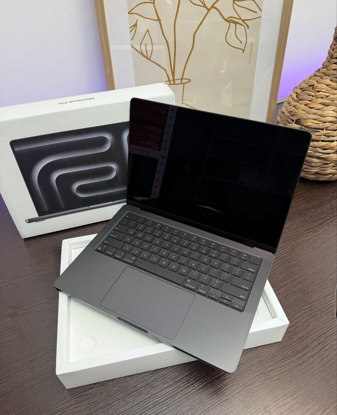 Apple MacBook Pro 14" Laptop M3 chip Built for Apple Intelligence 8GB Memory 10core GPU 512GB SSD Space Gray