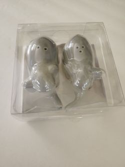 N. Peoria brand new elephant salt and pepper shakers Description Has Pickup Location Options