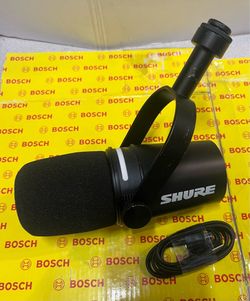 SHURE MV7+ podcasting, Recording, Live Streaming microphone USB-C/XLR dynamic Mic
