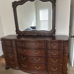 Dresser Set -located In Pueblo 