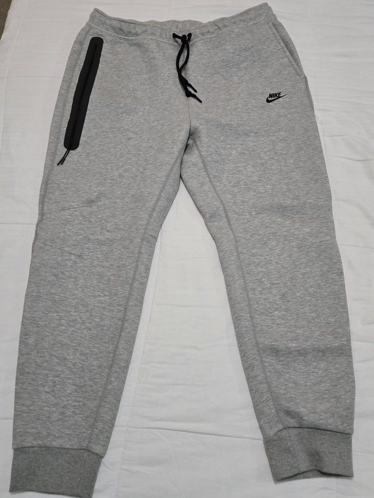 Men's Nike Tech Sweatpants