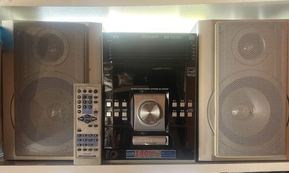 Sharp CD/MP3/Radio 5-Disc Changer Shelf System XL-UH242