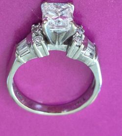 Fine Ladies 14k White Gold Engagement / Wedding Ring 1.45ct Princess cut Diamond plus 8 Baguettes border 2 sides