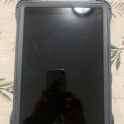 Winter Deals! Apple iPad 7th Generation 10.2” 32GB Unlocked Like New!