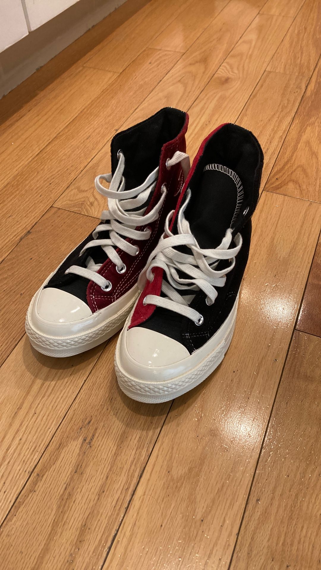 CONVERSE  MENS s 5 WOMENS s 7 NEW