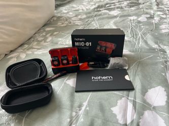 Hohem wireless microphones with charging case