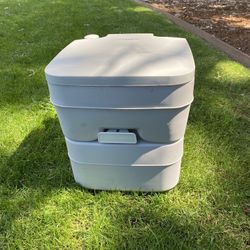 Dometic Portable Toilet 