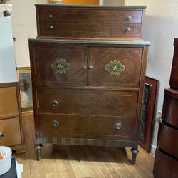 Antique Chest Of Drawers / Bureau