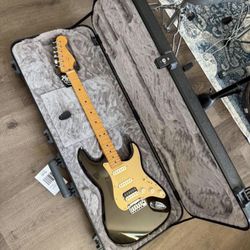  .  Fender American Ultra Stratocaster HSS Maple Fingerboard Electric Guitar Texas Tea