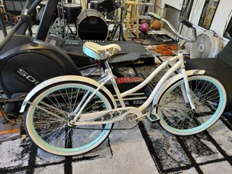 Ladies Huffy Cranbrook Beach Cruiser 26 inch good condition