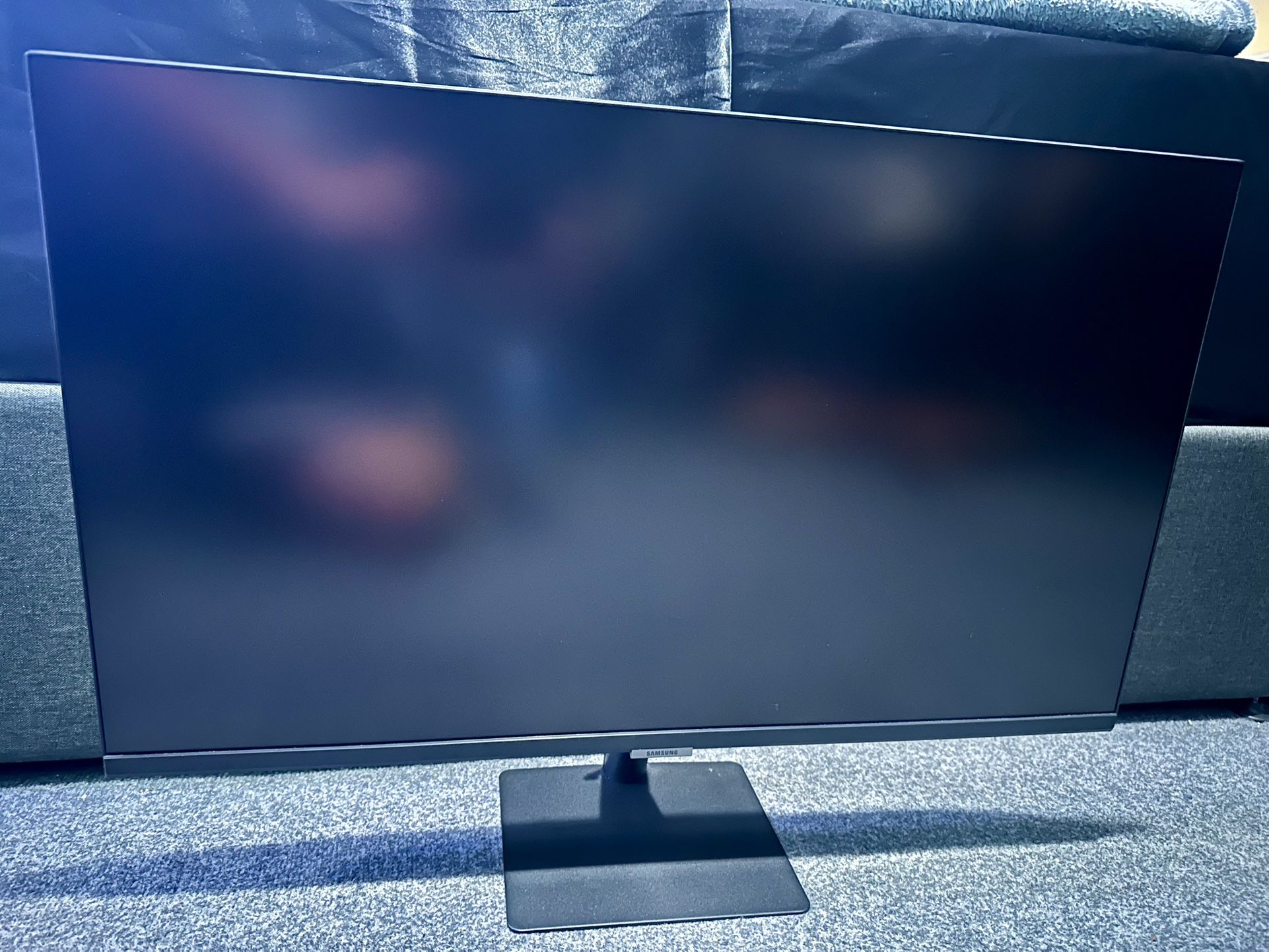 4k 32” Samsung Smart Monitor