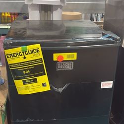 Black + Decker Mini Fridge 