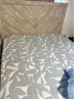 QUEEN SIZE BED
