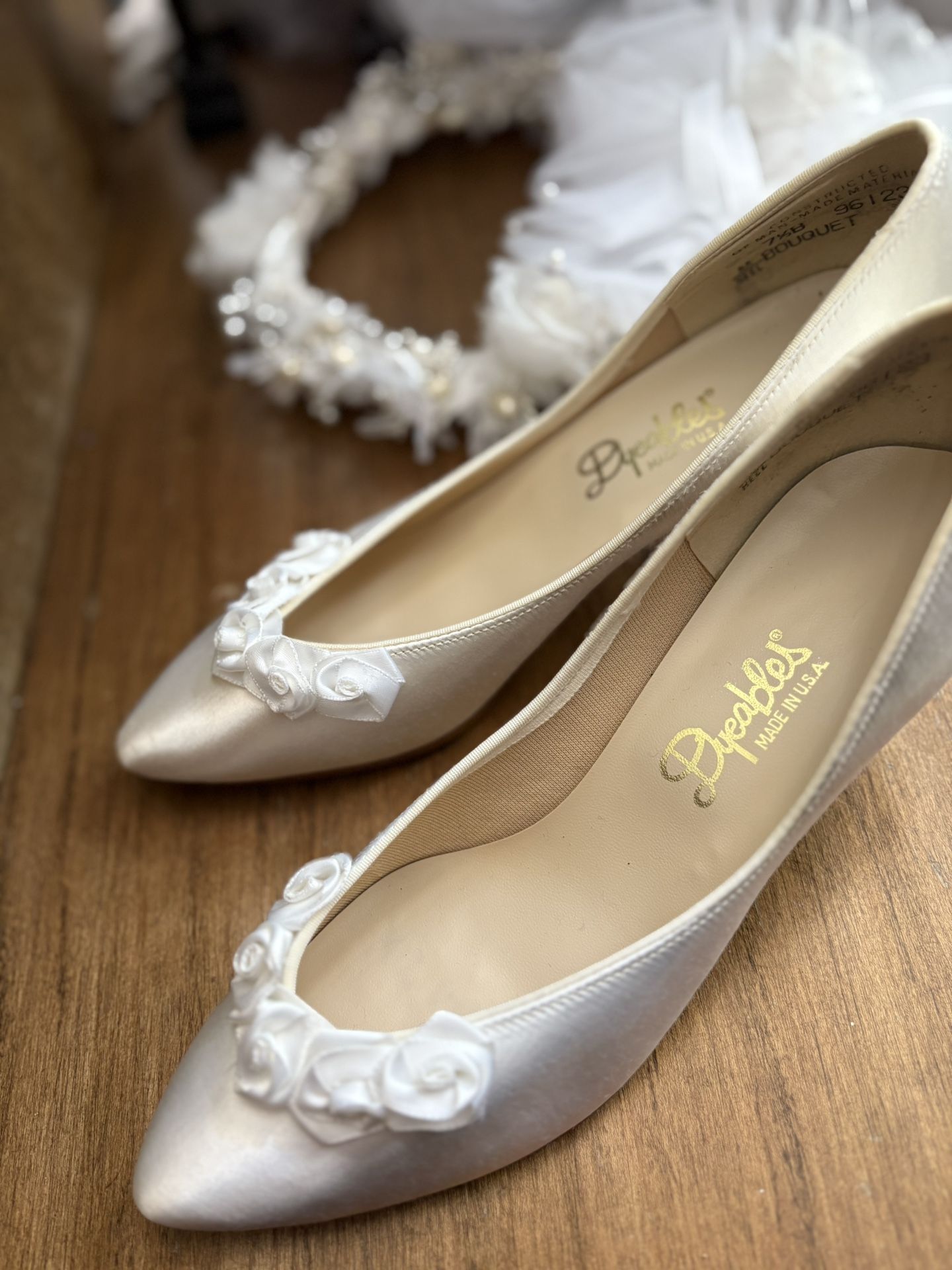 Women's Bridal Shoes • slim size 7.5 Dyeable Satin Shoes