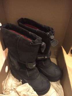 Kamik boys boots size 13 - like new!