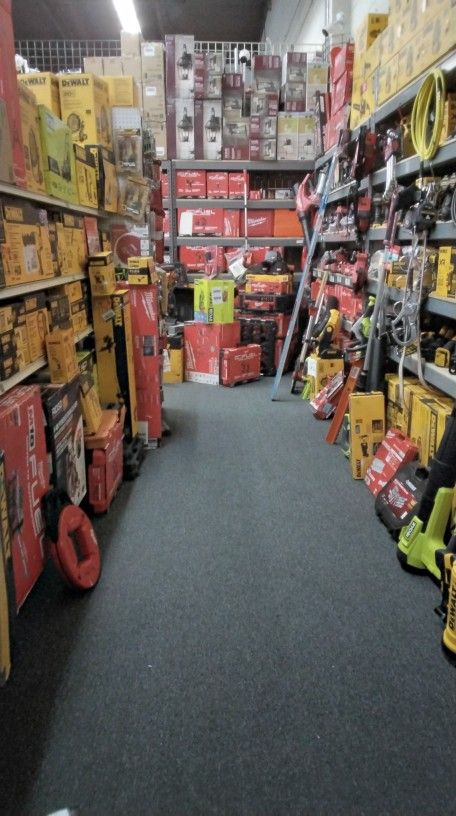 MILWAUKEE M18 FUEL 8 1/4 TABLE SAW KIT W/ ONE KEY