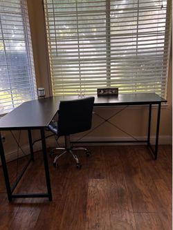 Wood gaming desk