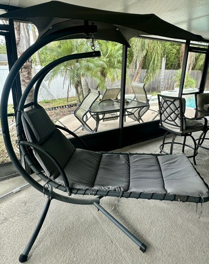 Weightless Lounge Chair