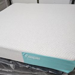 LIKE NEW! Casper Snow King Mattress - Delivery Available