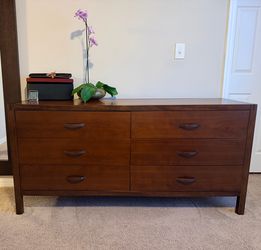 Modern Solid Wood 6-Drawer Dresser