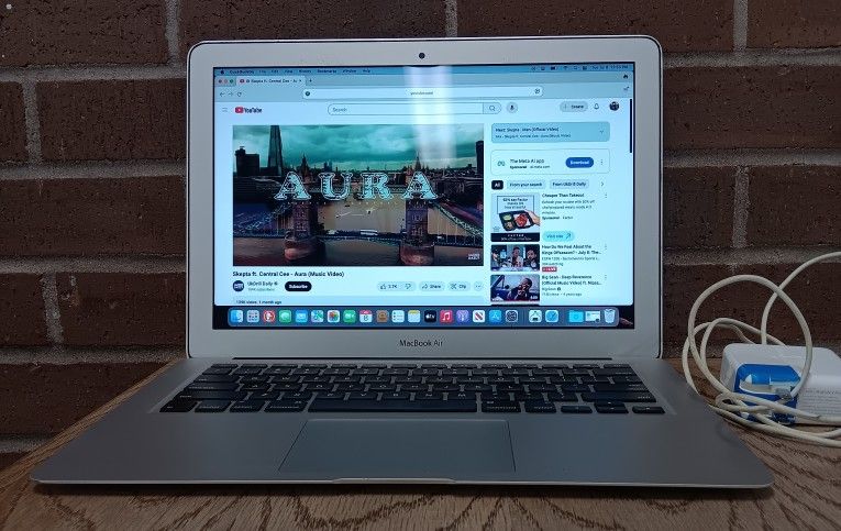 Apple MacBook Air 13 A1466 Laptop Silver, Early 2015