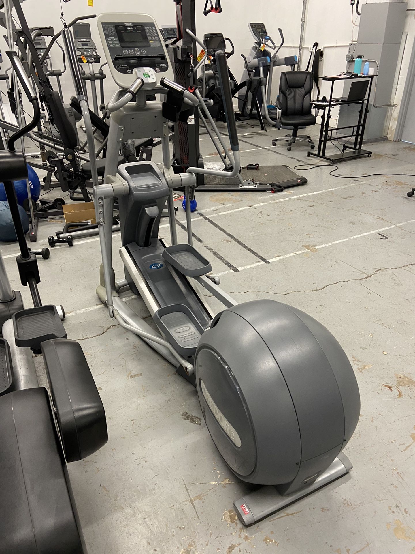 Precor EFX 576i Elliptical Cross Trainer for Home Gym