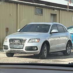 2010 Audi Q5 Premium Quattro Premium