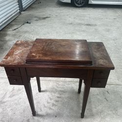 Antiquew Singer Sewing machine