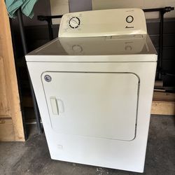 AMANA Gas Dryer In Excellent working Condition $200